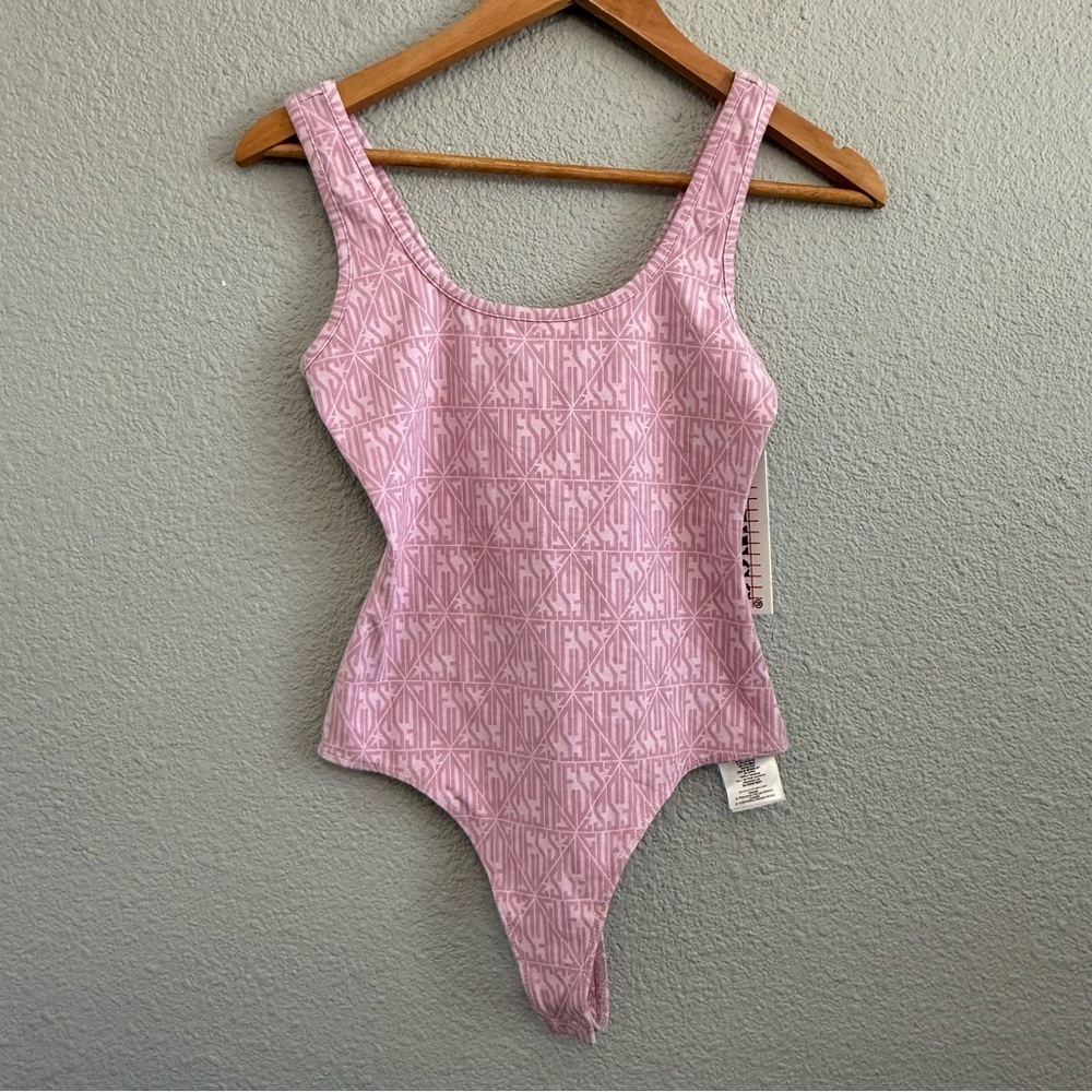 Guess‎ Bodysuit Size XS NWT Guess Spell out Logo Print